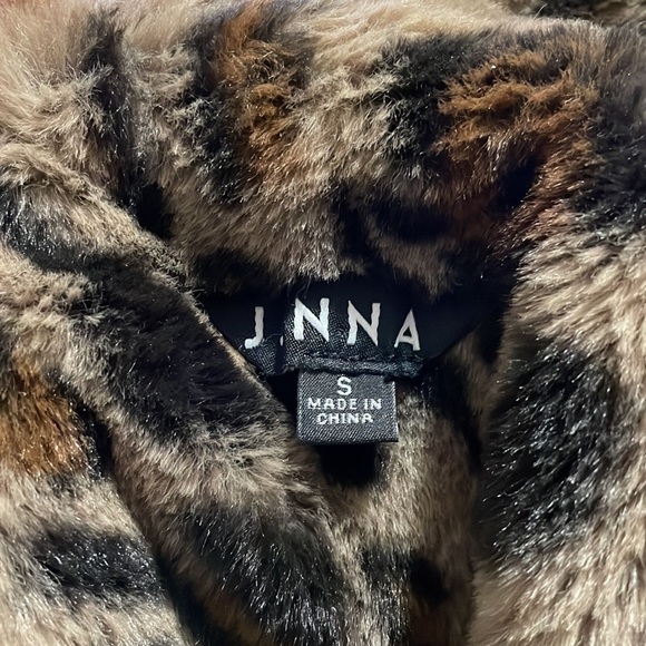 Oversized Denim Jacket with Leopard (faux) Fur Lining - Picture 8 of 9